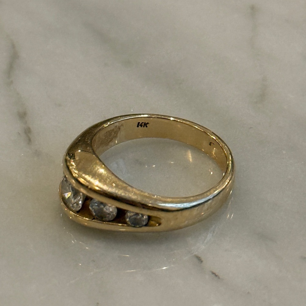 14k GOLD & DIAMOND 5 Stone Channel Set Gypsy Band Boat Ring, Circa 1980s–90s - Picture 7 of 7